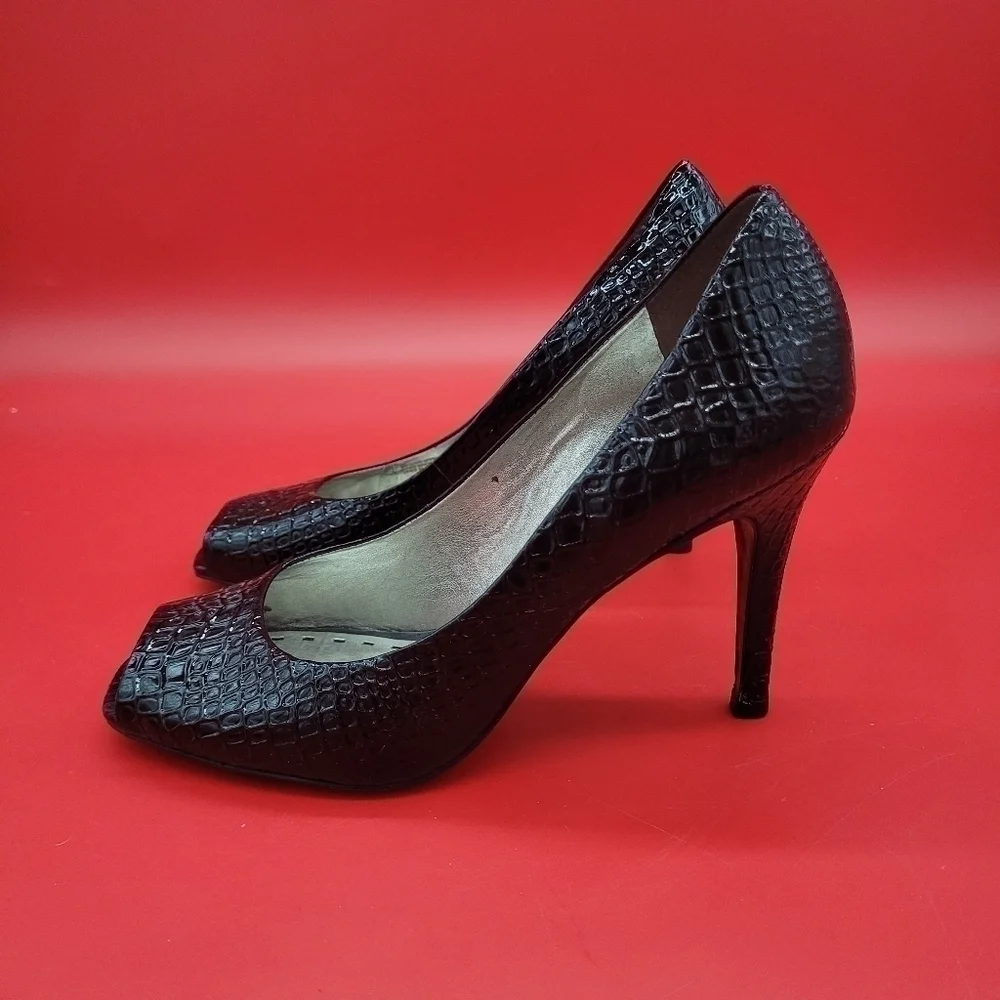 Gianni Bini Embossed Leather Pump Heels Women's 8M Shoes Black